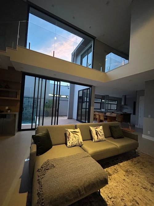 Casa Curadoria - Facilitamos a sua jornada com imóveis por meio de experiências inéditas e indicações precisas. Entre em Contato.