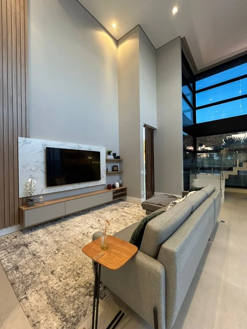 Casa Curadoria - Facilitamos a sua jornada com imóveis por meio de experiências inéditas e indicações precisas. Entre em Contato.